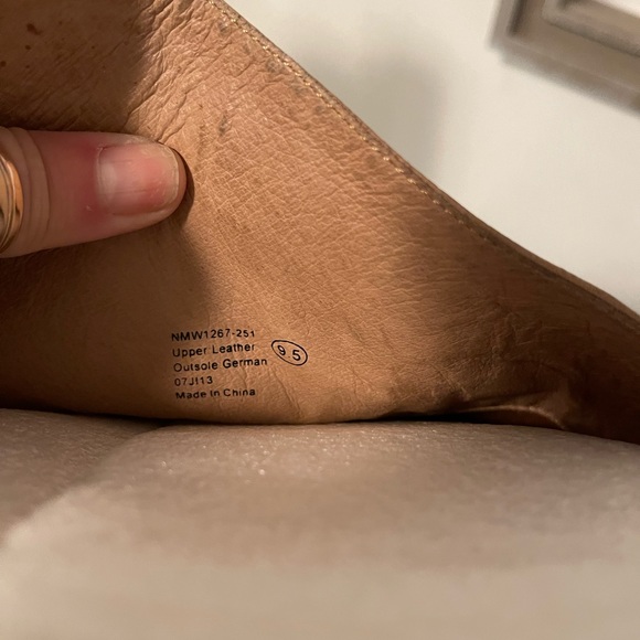 Naughty Monkey size 9.5 tan pull on boot - Picture 6 of 7